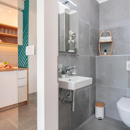 New! Relux - Zf Hvar Lägenhet